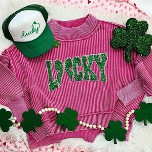 🩷Zenana NWOT Lucky Pink and Green Sweater L/XL🩷